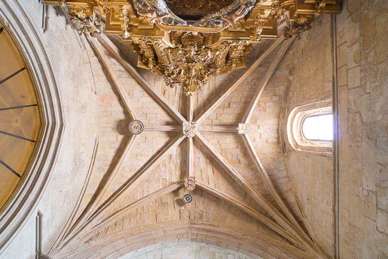 Bóveda con el escudo del Marqués de Villena